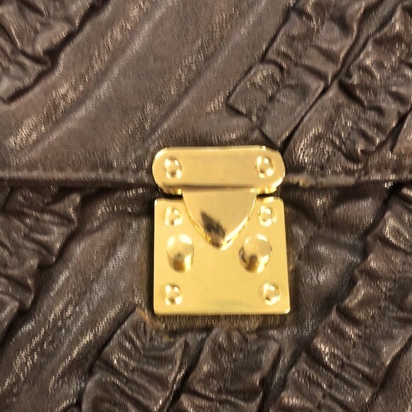 Danielle Nicole Brooke Ruffle Clutch - Picture 3 of 11